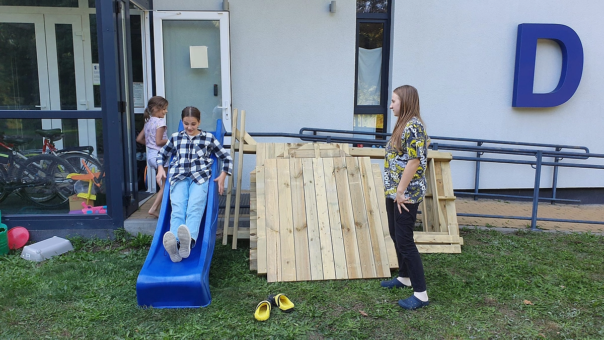 クラウドファンディングの支援金で購入した遊具の搬入前準備