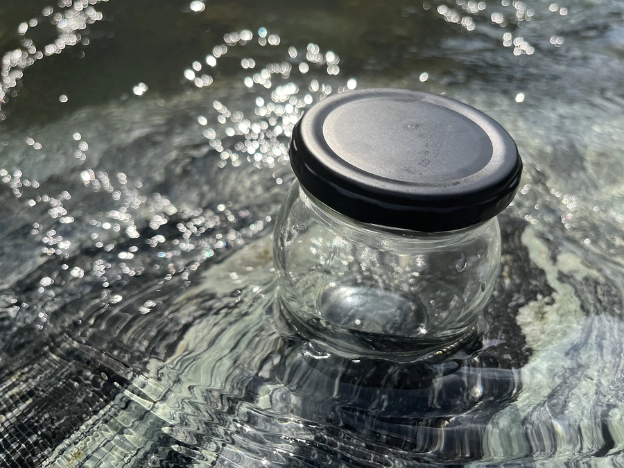 瓶とスパウトパウチ