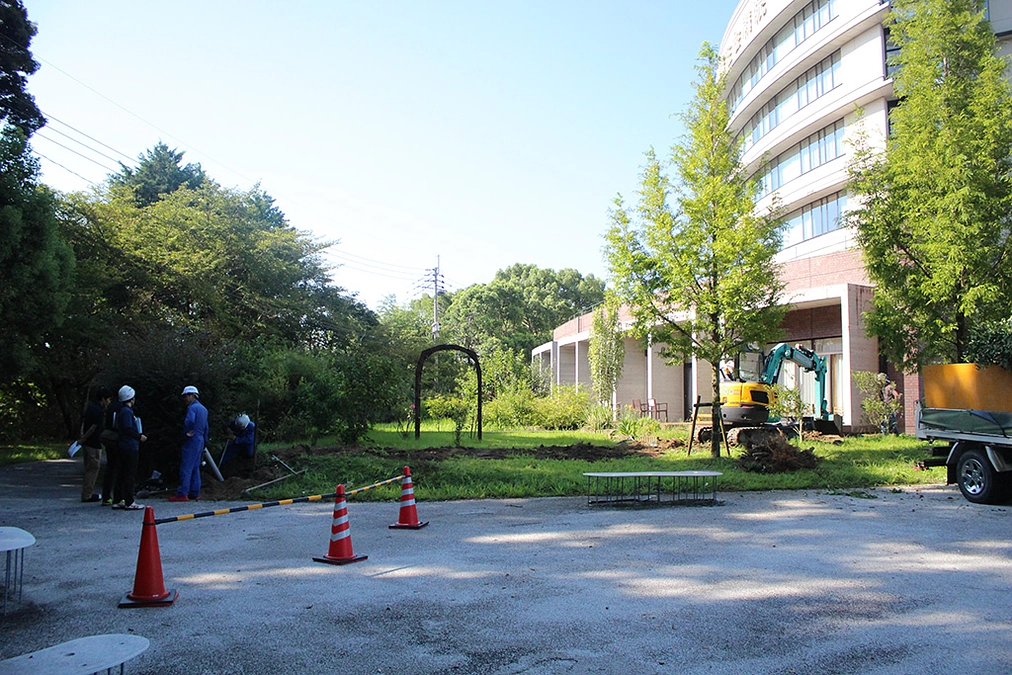 緩和ケアガーデンの改修工事が始まりました