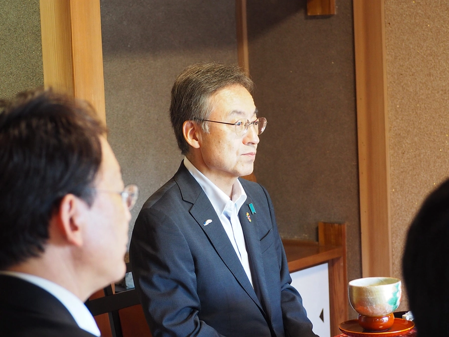 福井の誇りを未来へ ― 文化財修理の現場に知事ご来山