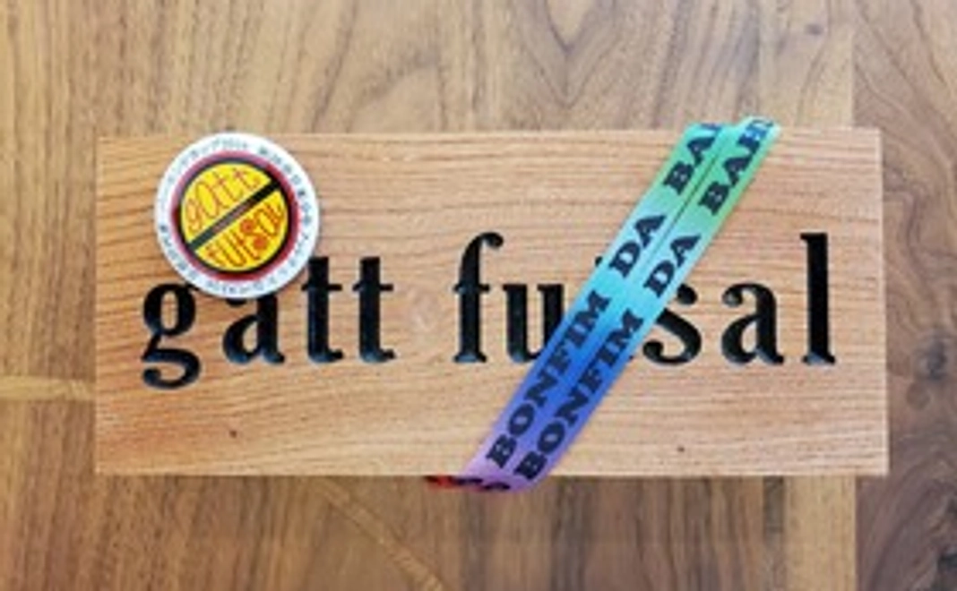 感謝の気持ちを込めて選手の手作りグッズをプレゼント