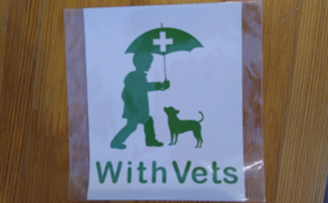 保護団体のオリジナルステッカー