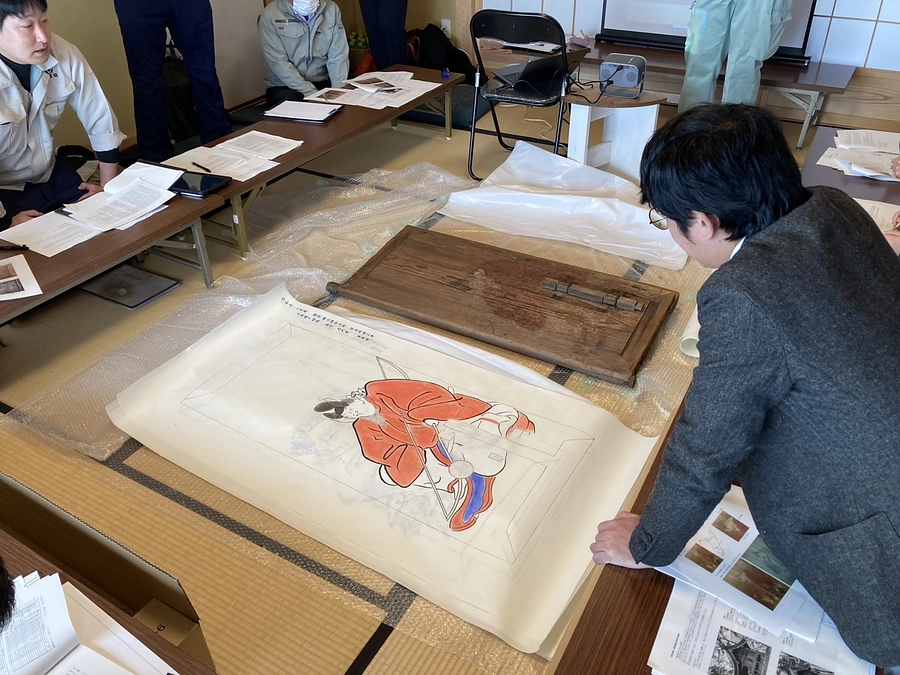 板戸の修復が完了しました。