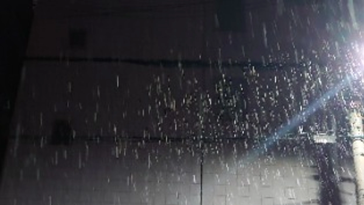 昨夜は雪で大変だった。