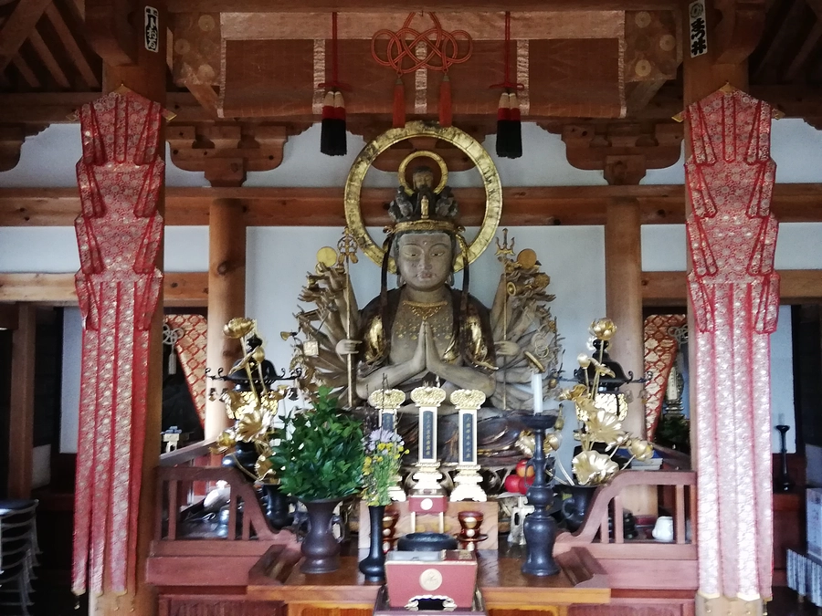 本尊　千手観音坐像