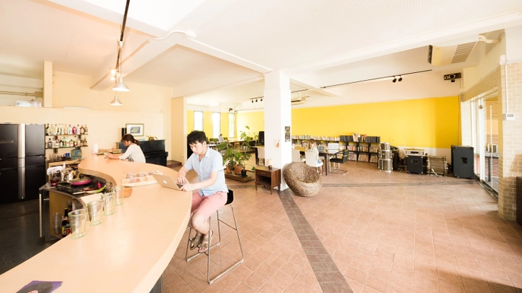 日本の教育の本質を変える！カフェ×コワーキングスペース×学校