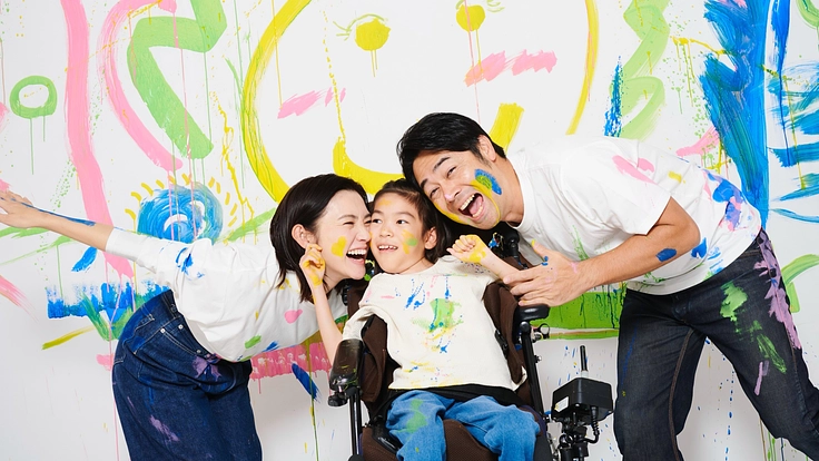 「合う肌着がない」難病の娘に笑顔を！家族で開発、超細身キッズ肌着