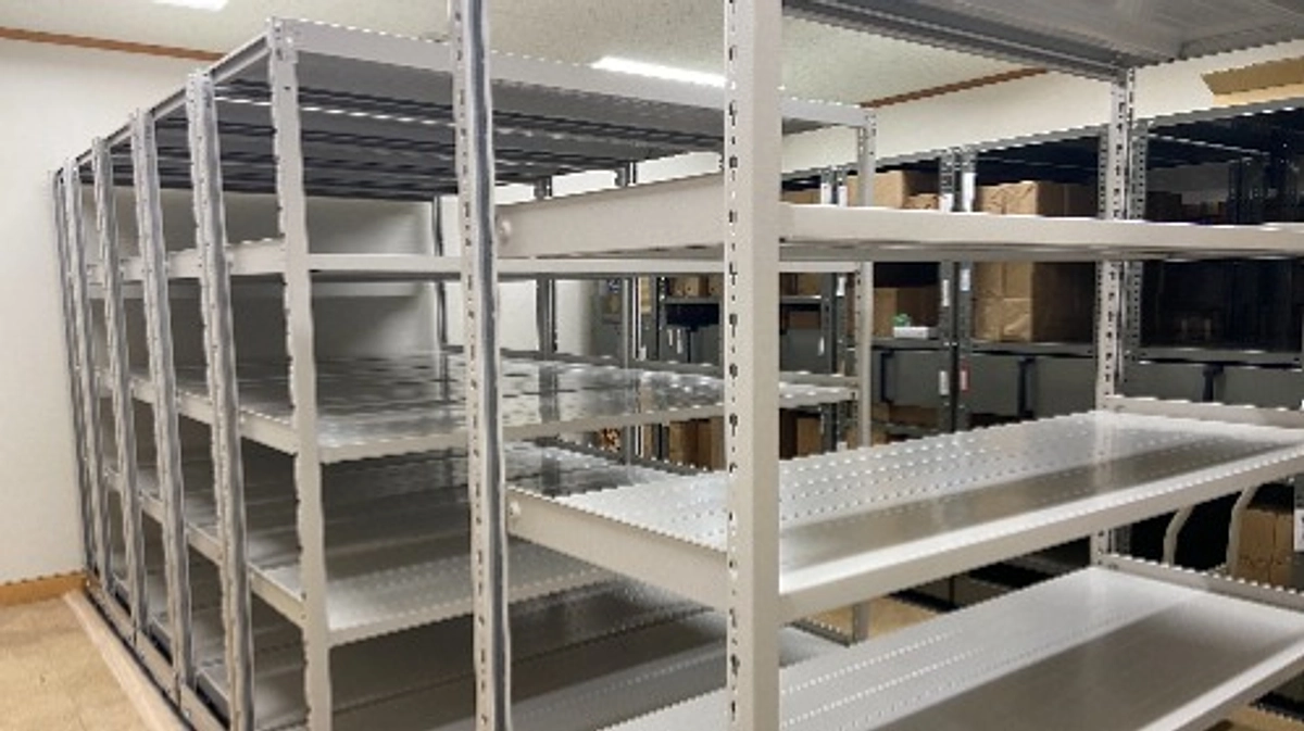 集密書架が設置されました！