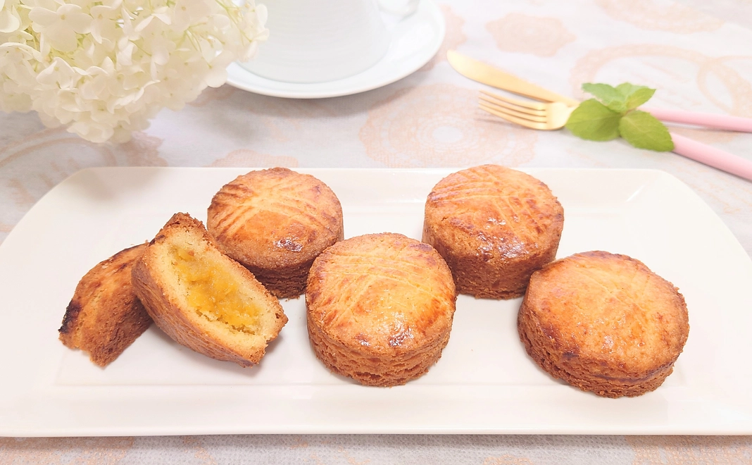 【季節限定オリジナル】　　　　パイナップルのガレットをお送りいたします