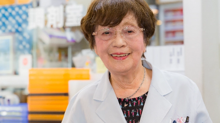 94歳の現役薬剤師。栄子先生の生涯を称えるために世界記録に挑戦