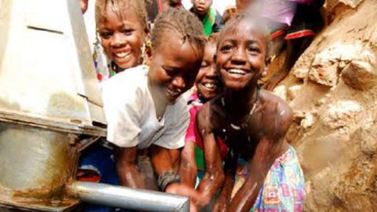 佐賀県の女子高生が世界のために活動する話