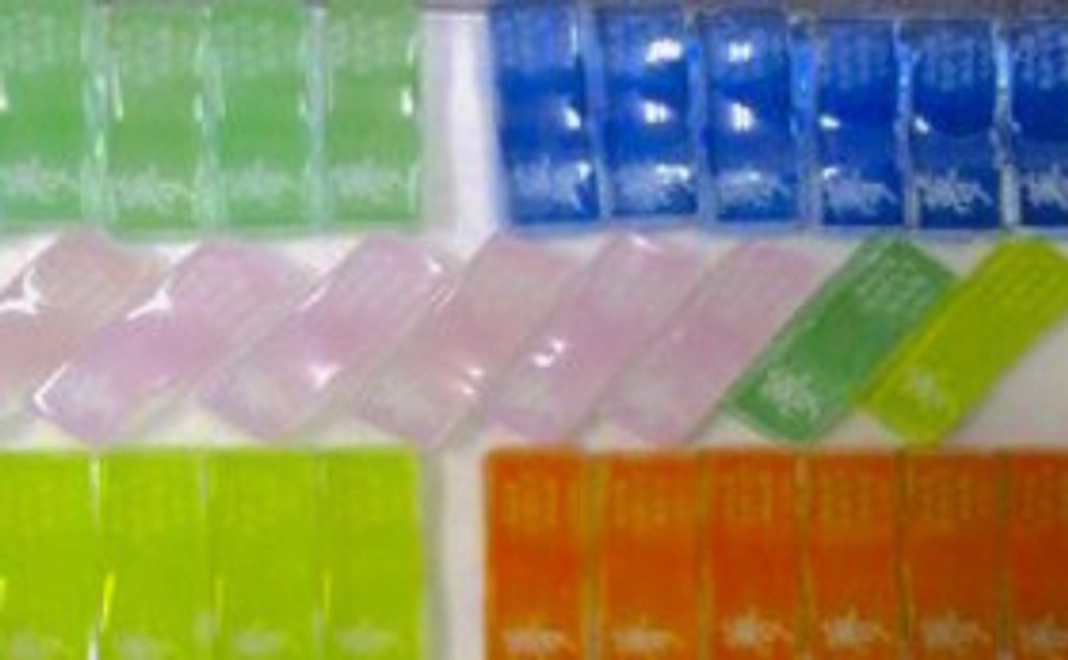 夢のみずうみ村利用者さんが製作されたガラス箸置き