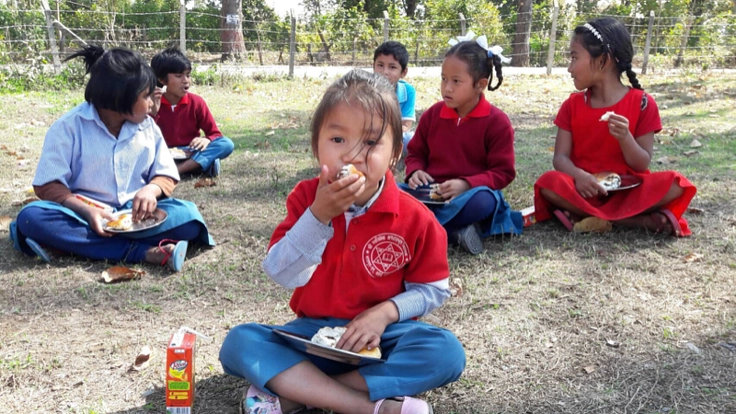 ネパール公立ソビベック小学校の子供達に美味しい給食を！第2弾