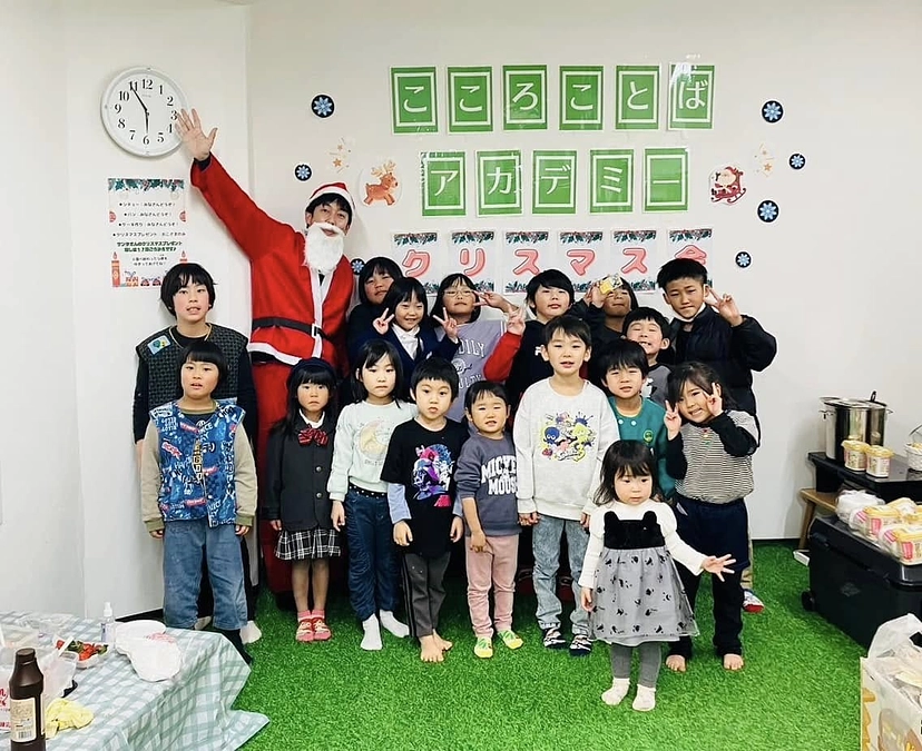 11月は「ピザつくり体験」、12月は「クリスマスパーティ」を開催しました🌈