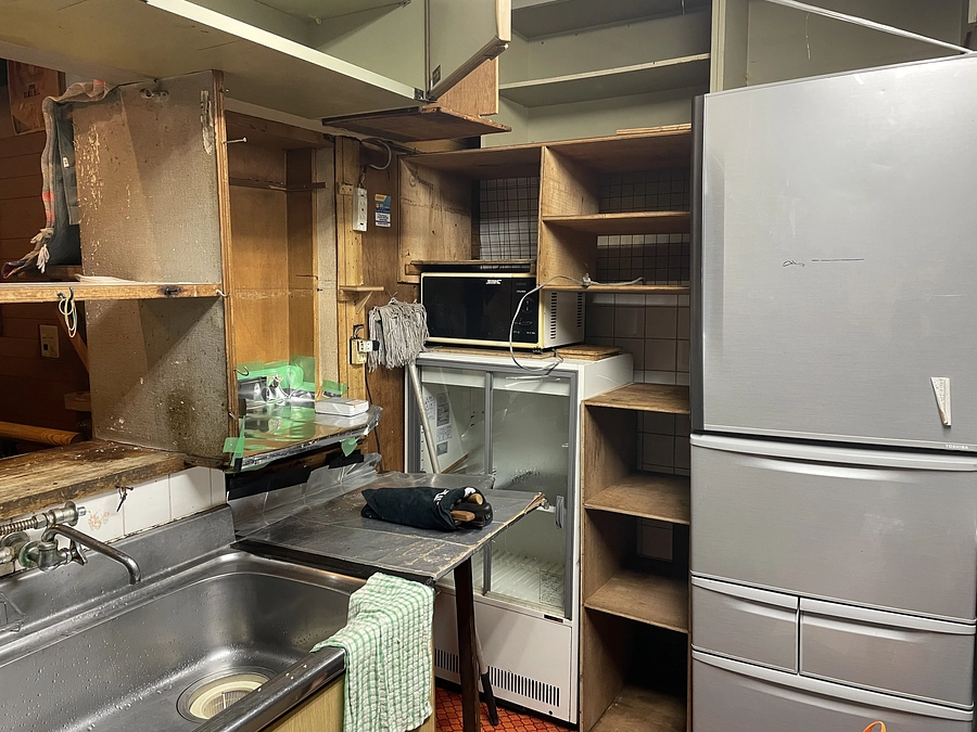 過酷な片付けweekがおわり、明日からいよいよ厨房の工事が開始します！