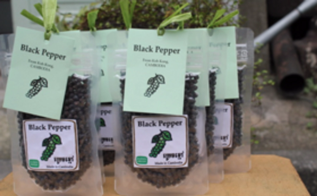 カンボジアの香り薫るブラックペッパーとカンボジア女性が作った手づくりコースターコース