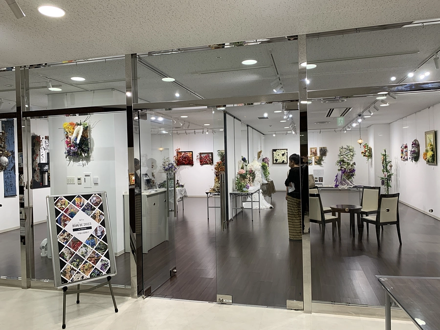 アートスペースの奥にギャラリーが