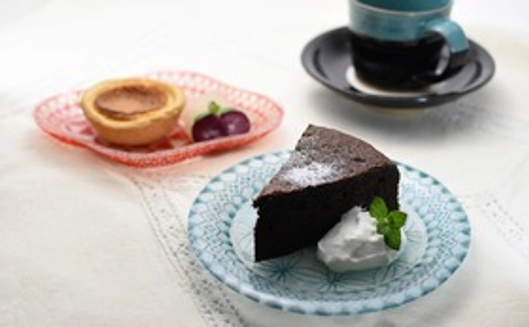 カフェでソフトドリンク＆お菓子を１セットサービス