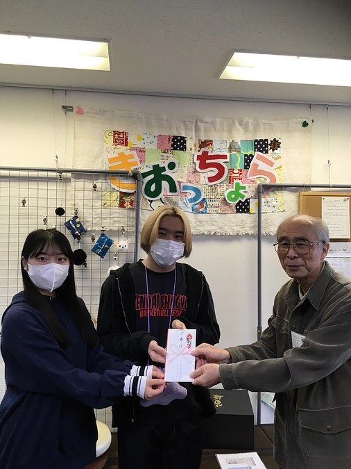 仙台青葉（せいよう）学院短期大学の学生さんが支援金を届けてくださいました。