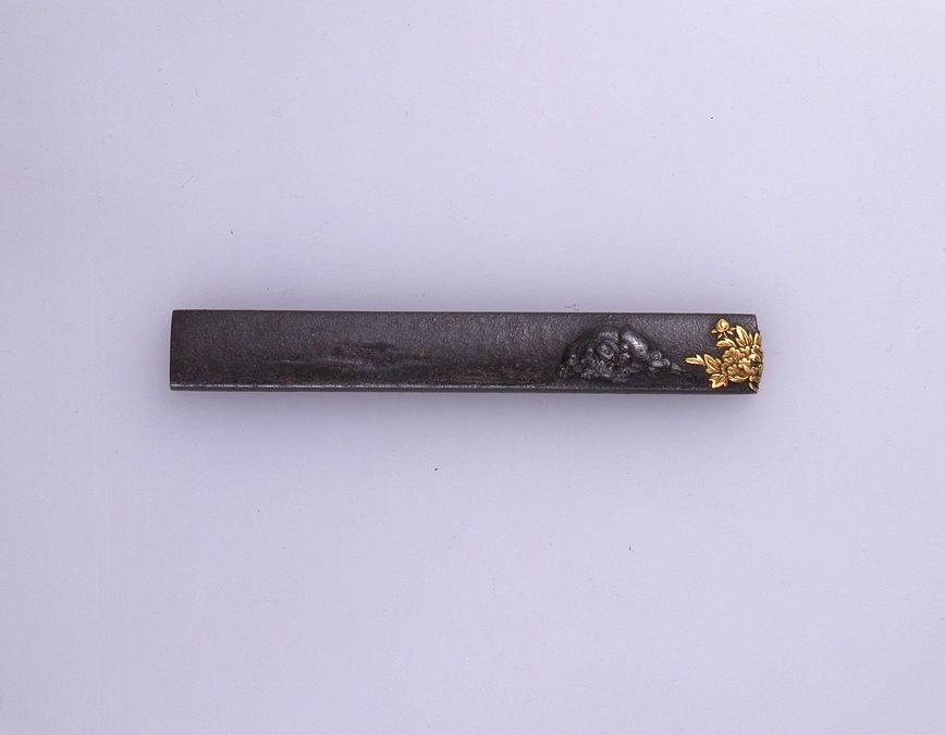 永青文庫早春展刀剣作品紹介20　獅子牡丹図小柄