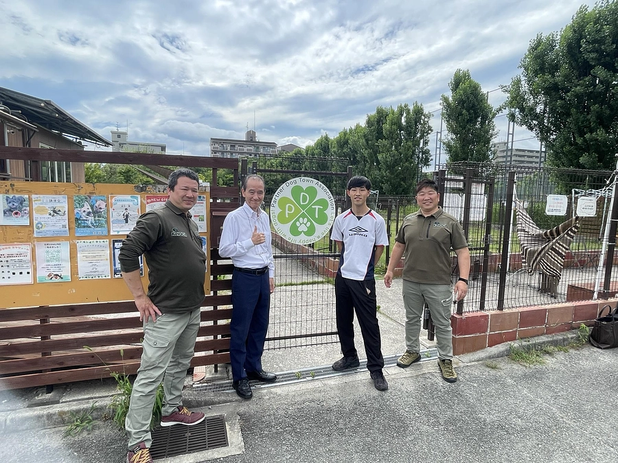 【ネクストゴール500万達成に向けて】床の張替え、滑り止め対策をしていただく為の下見に来てくれました