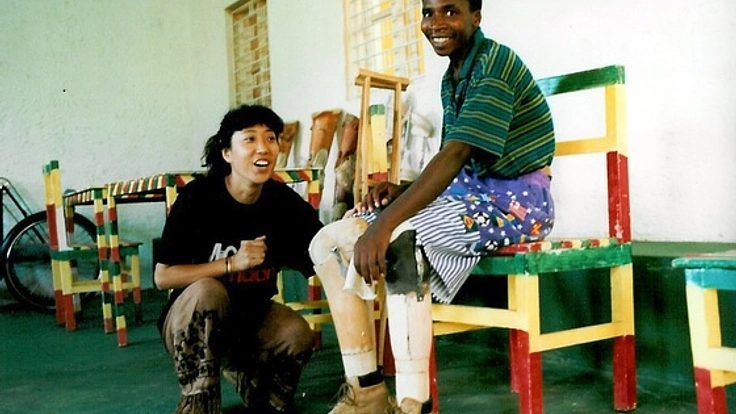 ルワンダ大虐殺で足を失った250人に義足と杖を届けたい！