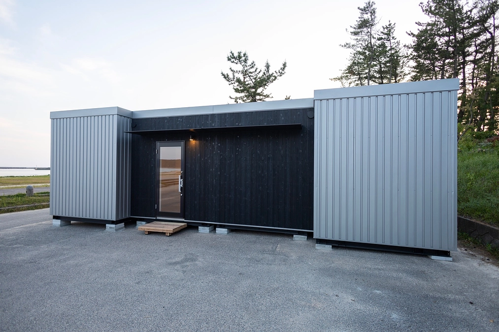 CLTセルユニットを活用した仮設宿泊所が完成しました。