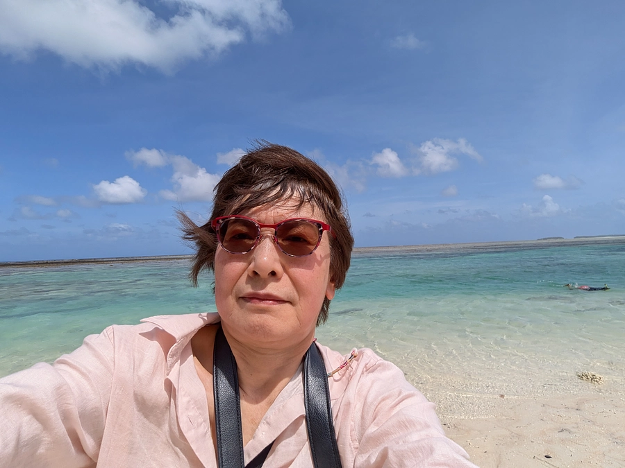 28日 ローラ ビーチ撮影の後マーシャルアイランズジャーナルでギフ・ジョンソンさんにインタビュー