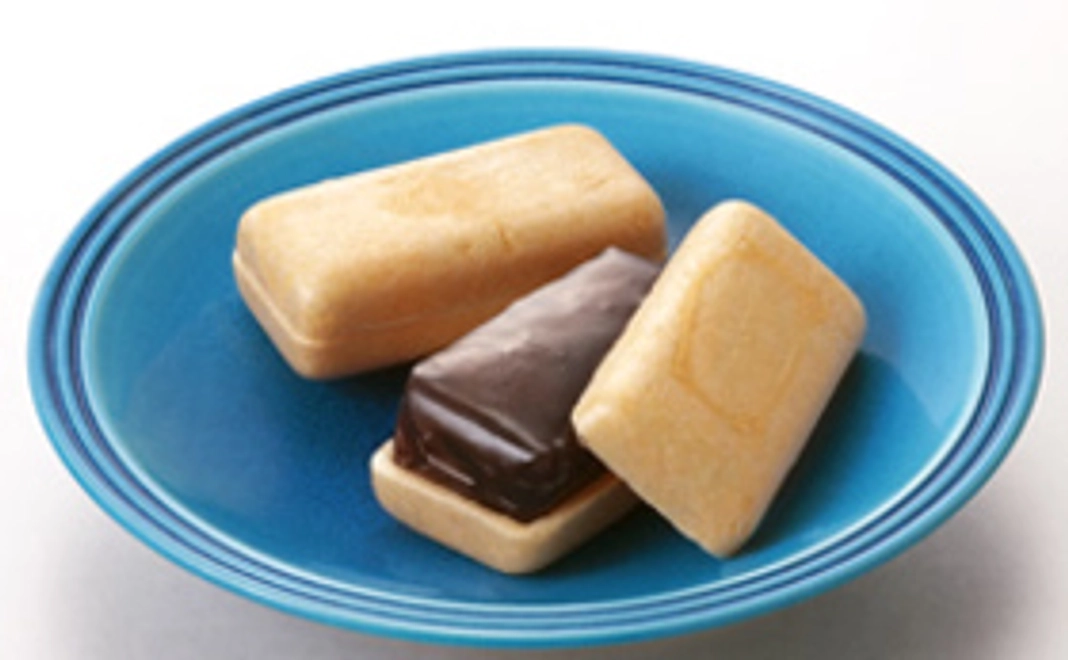 竹茂楼の甘味をお送りします。