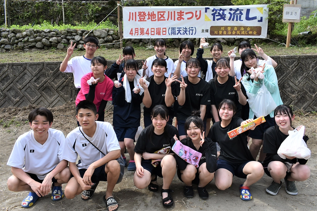 「筏(いかだ)流し」を大いに楽しみました。ちょっと長いですが、ぜひ御覧ください。