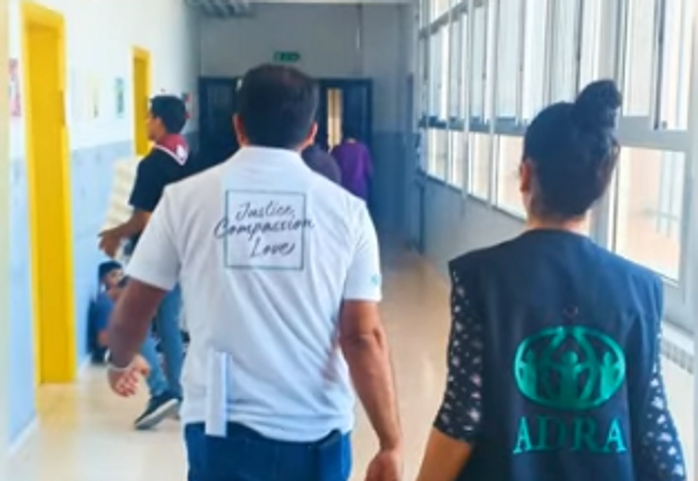 ガザ人道危機から1年、レバノンの避難所で温かい食事を毎日配付しています。