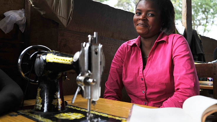 コンゴ紛争を生きのびた女性たち 幸せな洋服屋さんプロジェクト