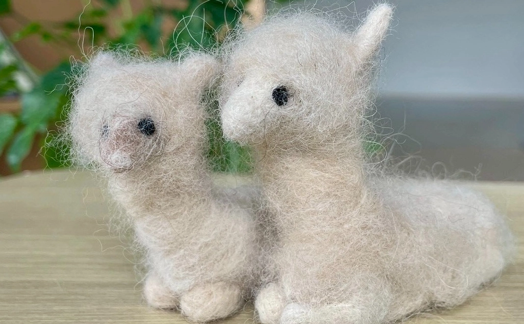 【アルパカ原毛グッズ】動物園スタッフ手作りアルパカミニオブジェ