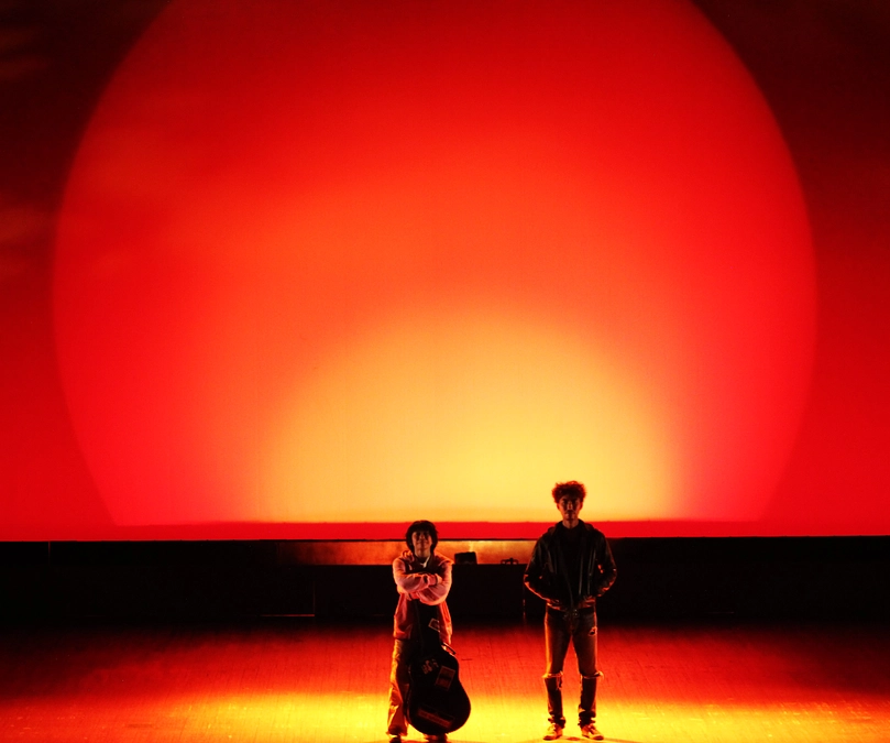 初日公演の模様がテレビ放送されました。