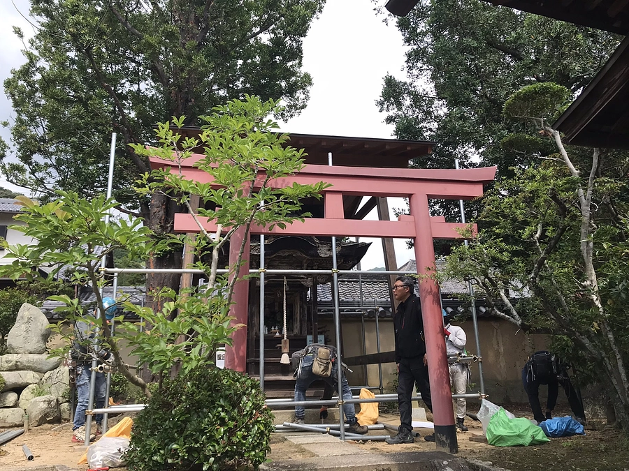 【２２日目】屋根替え工事に向けて足場が組まれました