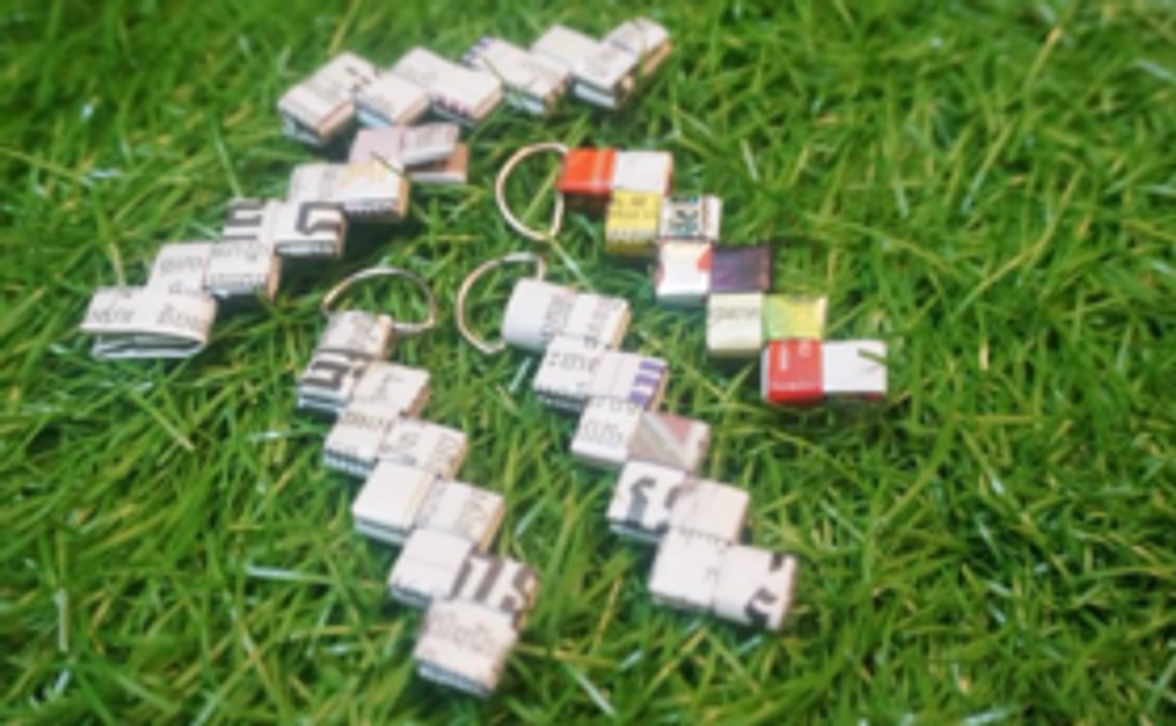 お菓子袋で作ったキーホルダー