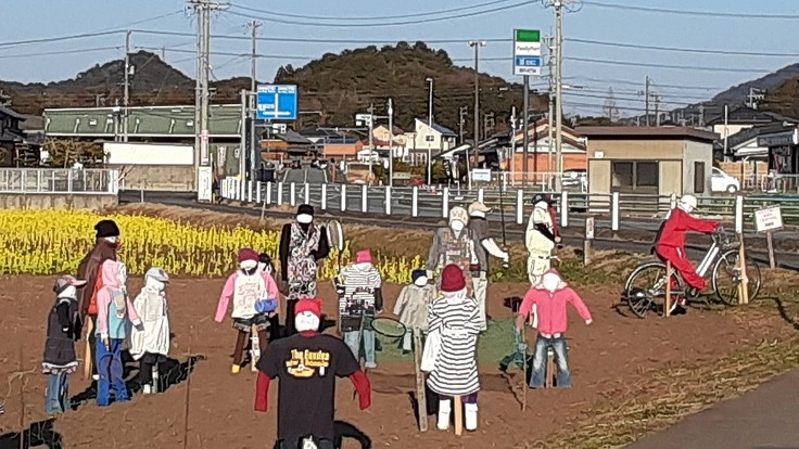 花と案山子の「花開道」 花と花火でみんなの笑顔をつくりたい