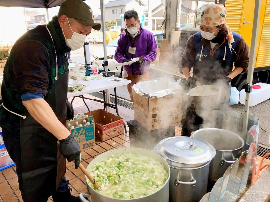 活動レポート②　1月4日～：炊き出し、物資配布、街頭募金など