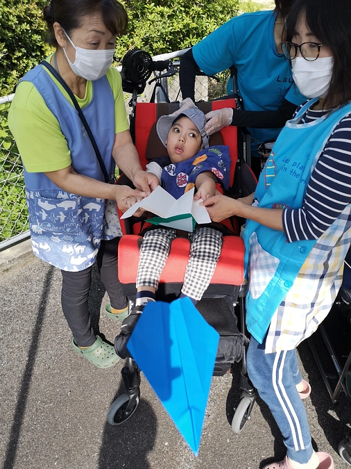 紙飛行機で遊びました！