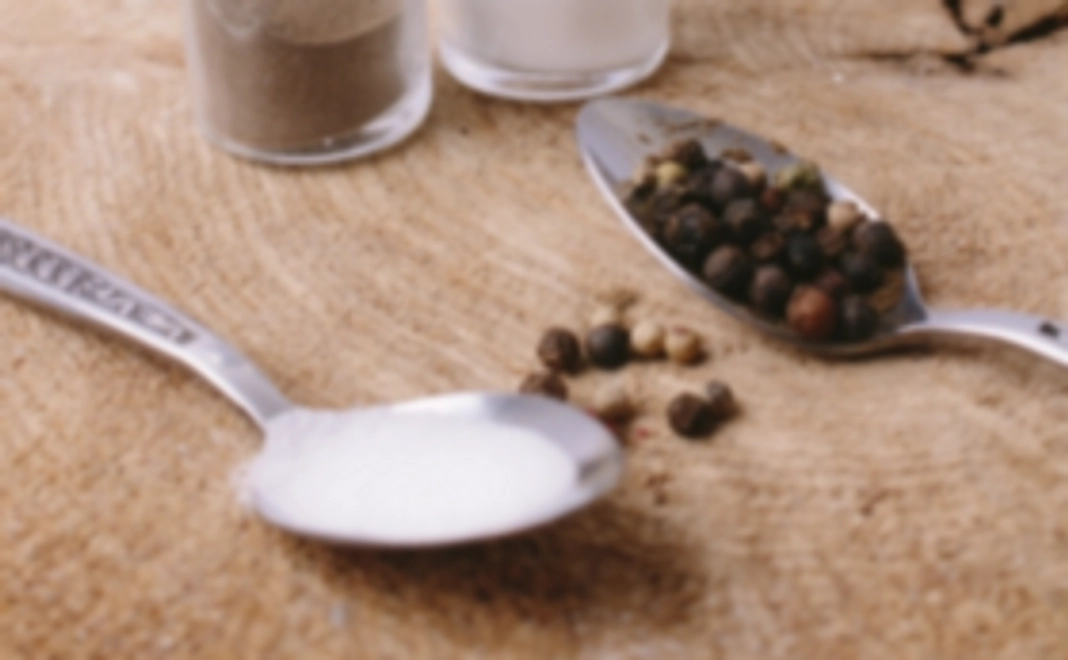 クラタペッパーの白コショウを使った塩こしょう(25g)