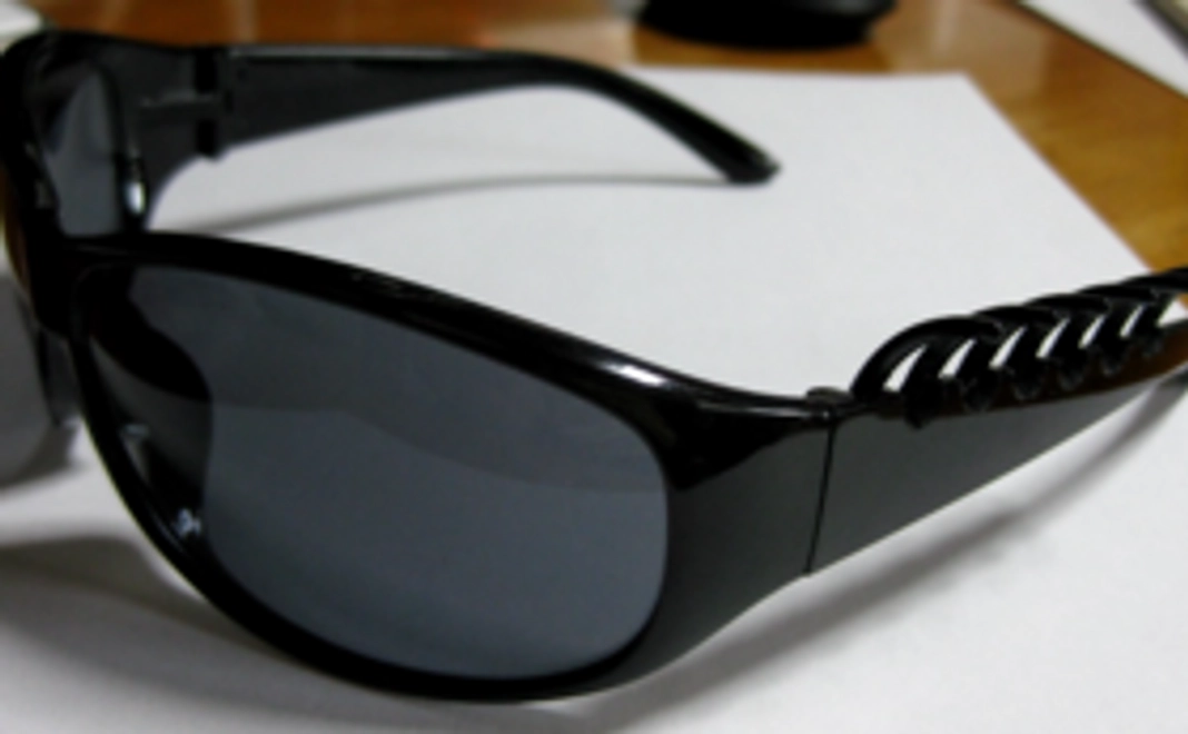 ★世界初★「クシ付きサングラス」プレゼント