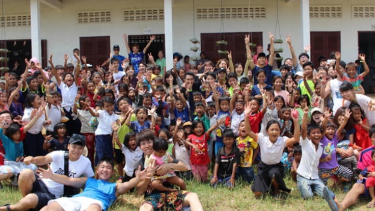 カンボジアの子供達にオリジナルのTシャツを届けたい