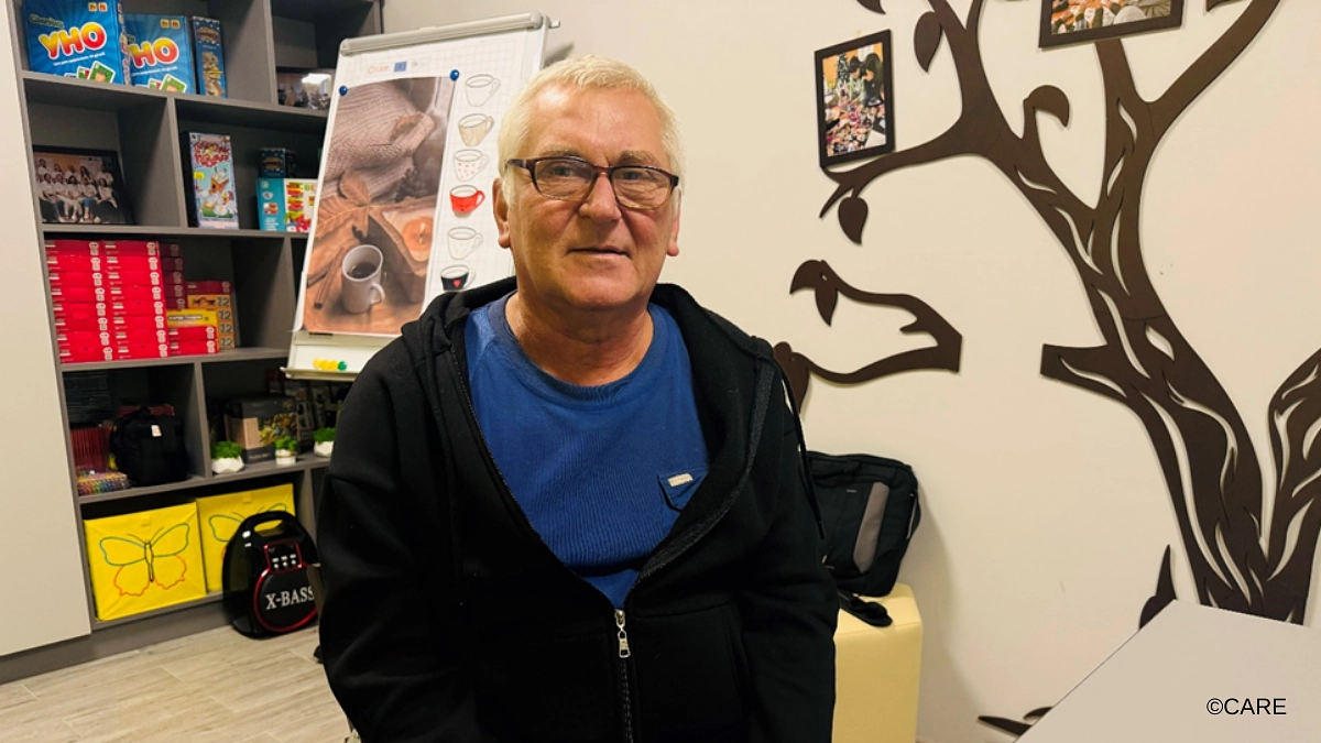 スクールバスから避難車へ： 戦火の中で生活を再建するイホルさんの旅