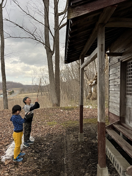 子供たちとゴミ拾いしながら感謝を伝えました