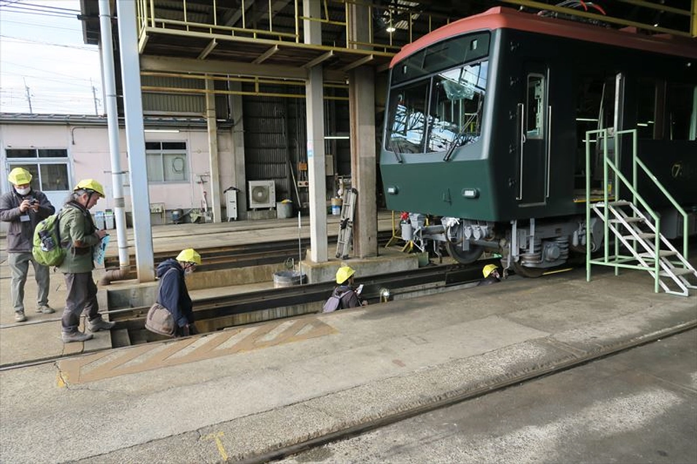 「車庫撮影会 / 施設見学」を開催しました