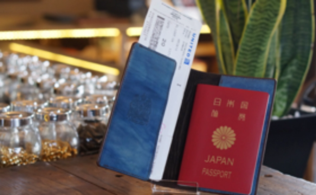 「福山レザー」藍染めパスポートケース
