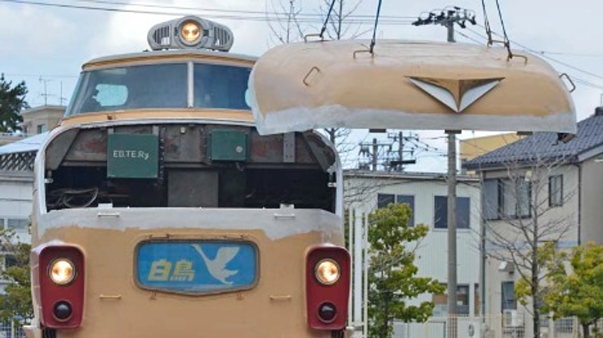 ボンネットの蓋の修理