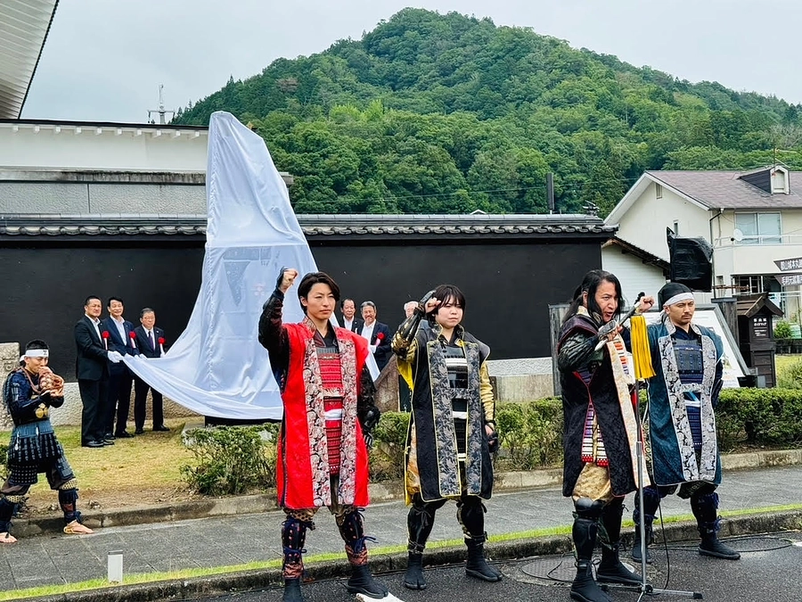 毛利元就公の墓前祭と、銅像の除幕式に出席してきました。