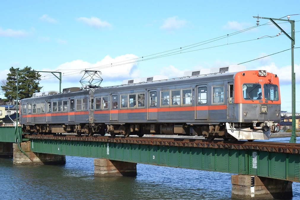 【ご支援総額200万円突破】なぜ井の頭線の電車が金沢の北陸鉄道浅野川線を走っていたのか？