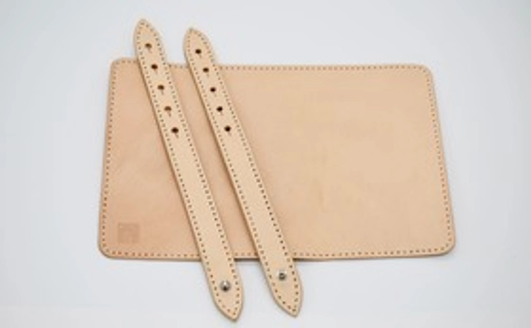 本革モバイルコードホルダー2本　＋　本革マウスパッド